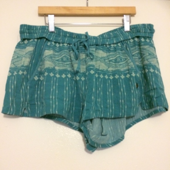 Super cute teal Roxy shorts awesome pattern - Picture 2 of 6